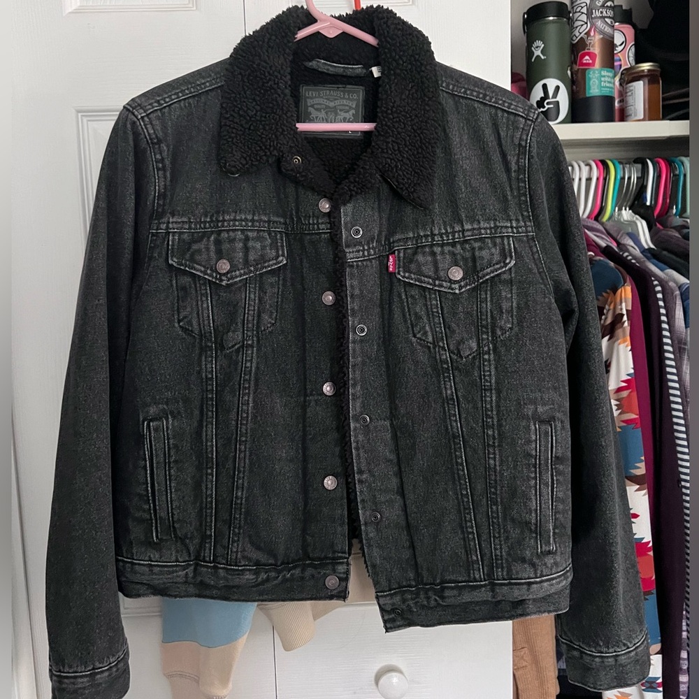 Women’s Levi’s Sherpa lined denim jacket